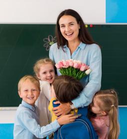 Самые желанные и самые бестолковые подарки на День учителя