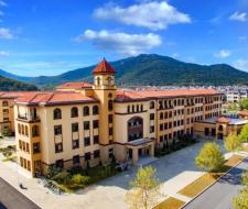 Dalian Huamei School, Школа Хуамэй в Даляне