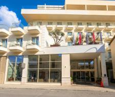 Downtown Larnaca Camp, Летний лагерь в Ларнаке