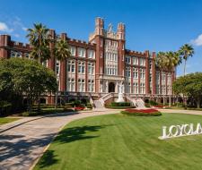 Loyola University Chicago (LUC) Чикагский университет Лойолы
