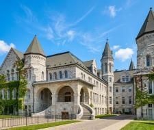 Queen's University (QU) Университет Куинс